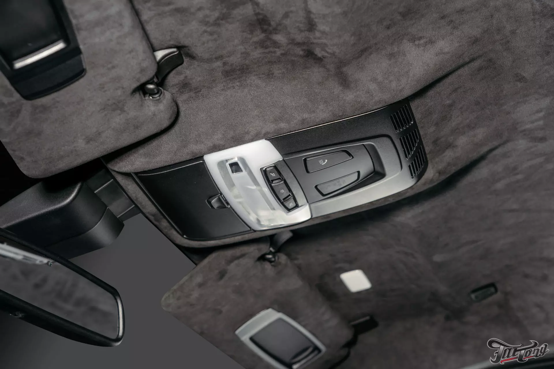 BMW X6. Перетяжка потолка в алькантару. Установка дополнительных сеток в бампер